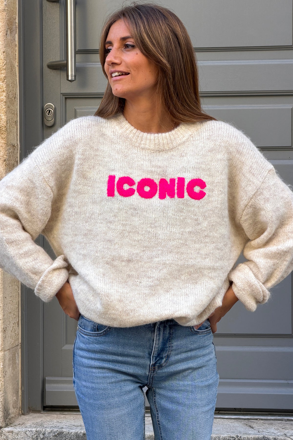 Pull beige en maille chaude broderie Iconic rose et villes terracotta