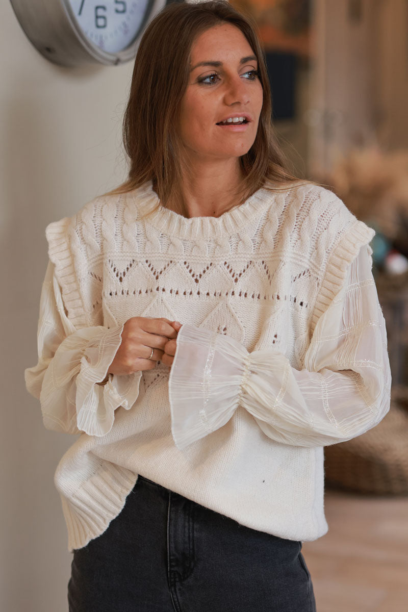 Pull beige en maille motifs relief et ajouré manches en voilage