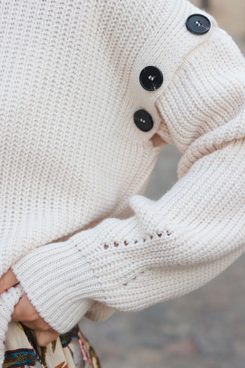 Beige chunky knit sweater, removable sleeves with large buttons