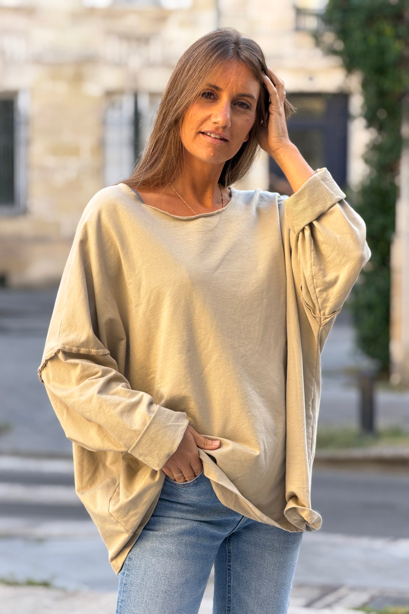 Pull beige large oversize col rond en coton stretch coutures apparentes