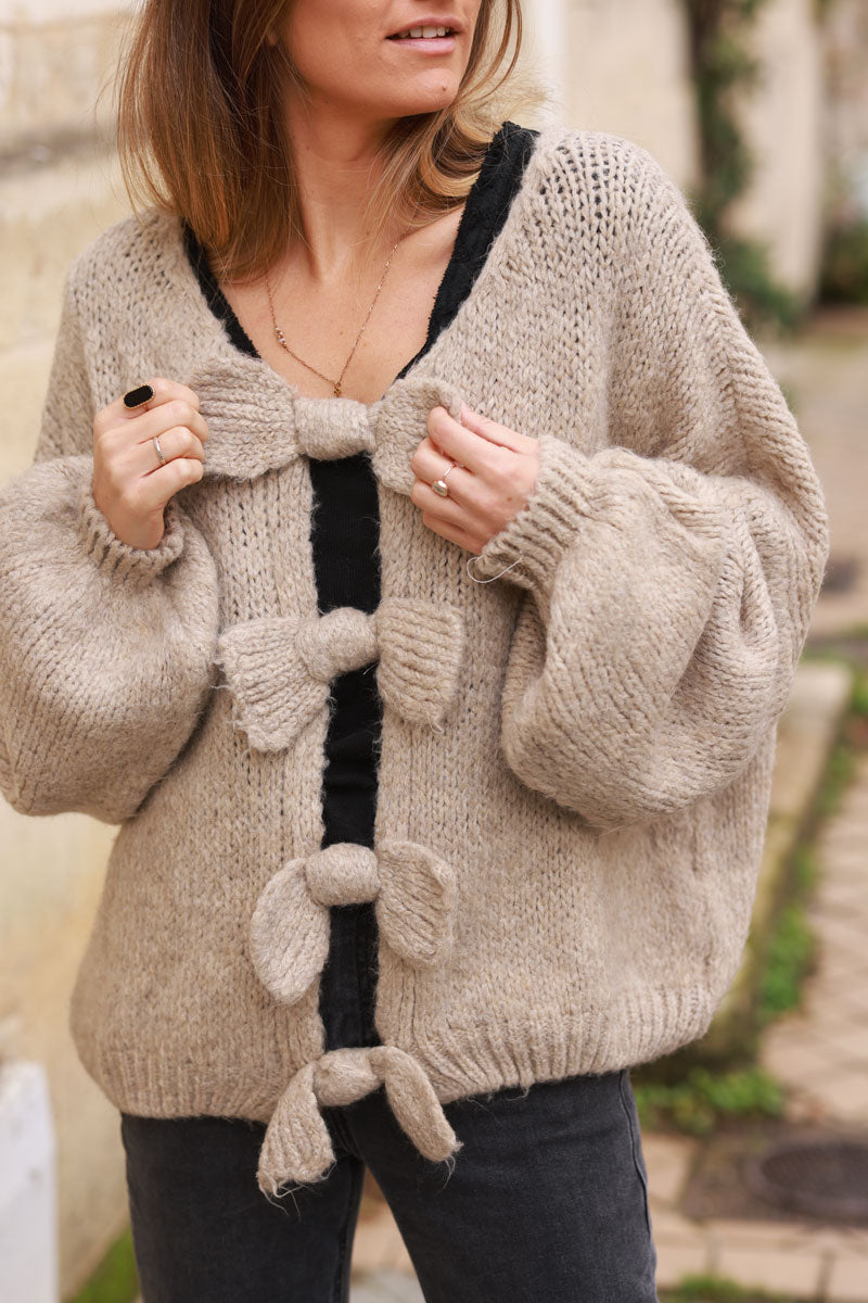 Pull beige moelleux en grosse maille avec nœuds