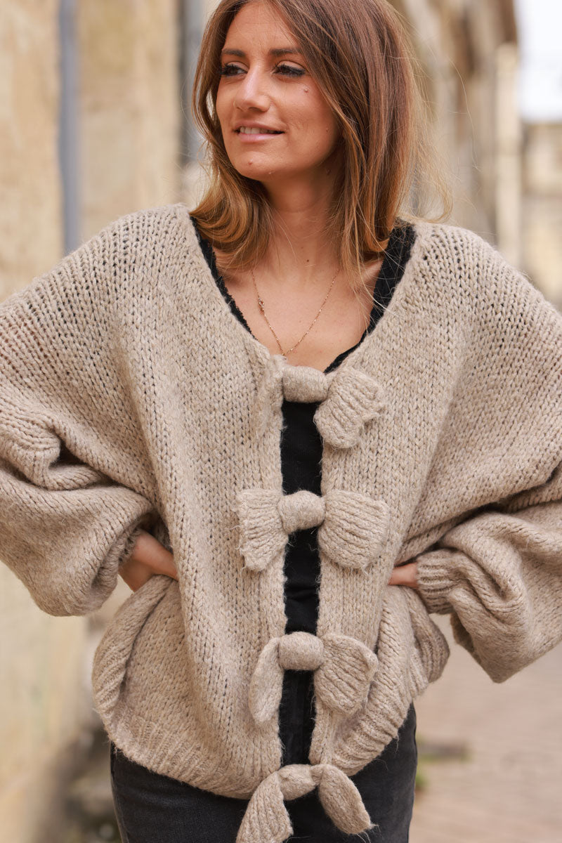 Pull beige moelleux en grosse maille avec nœuds