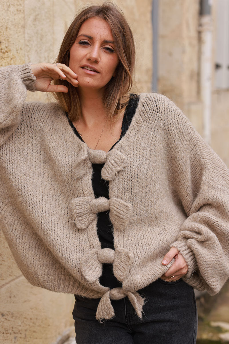 Pull beige moelleux en grosse maille avec nœuds