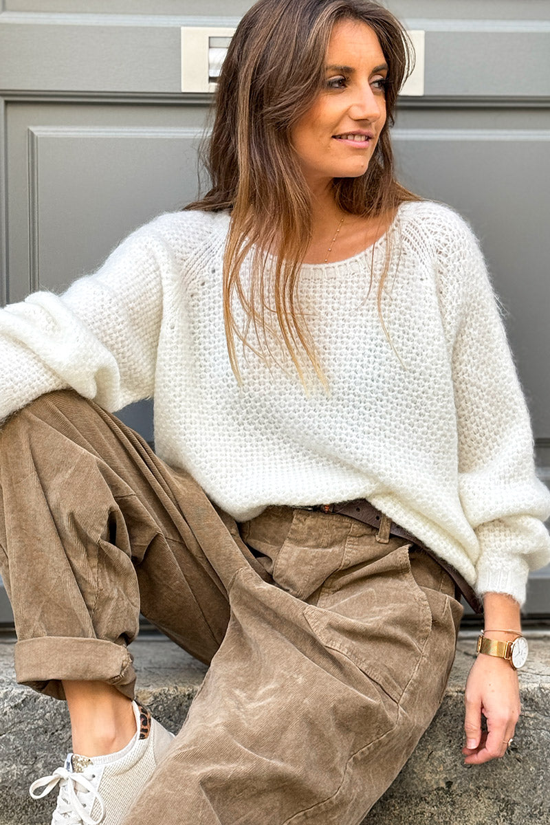 Pull blanc cassé en maille fine nid d’abeille mohair col bateau