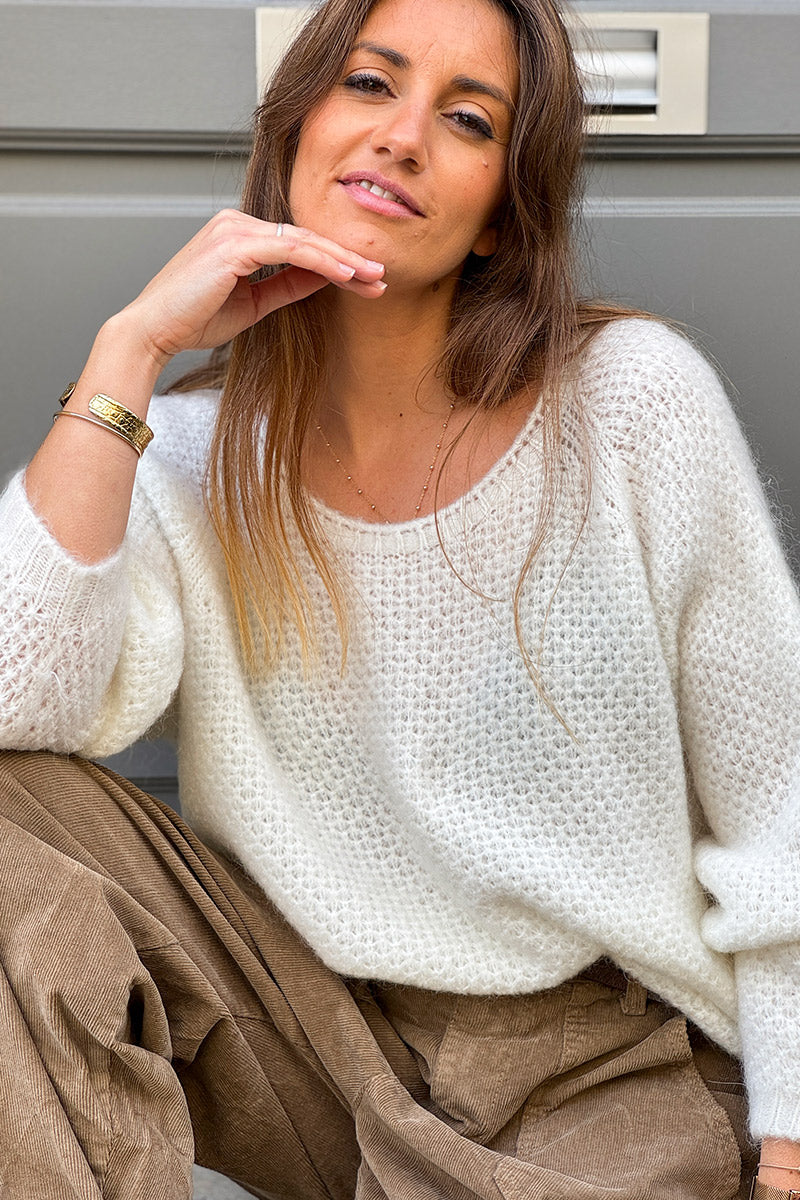 Pull blanc cassé en maille fine nid d’abeille mohair col bateau
