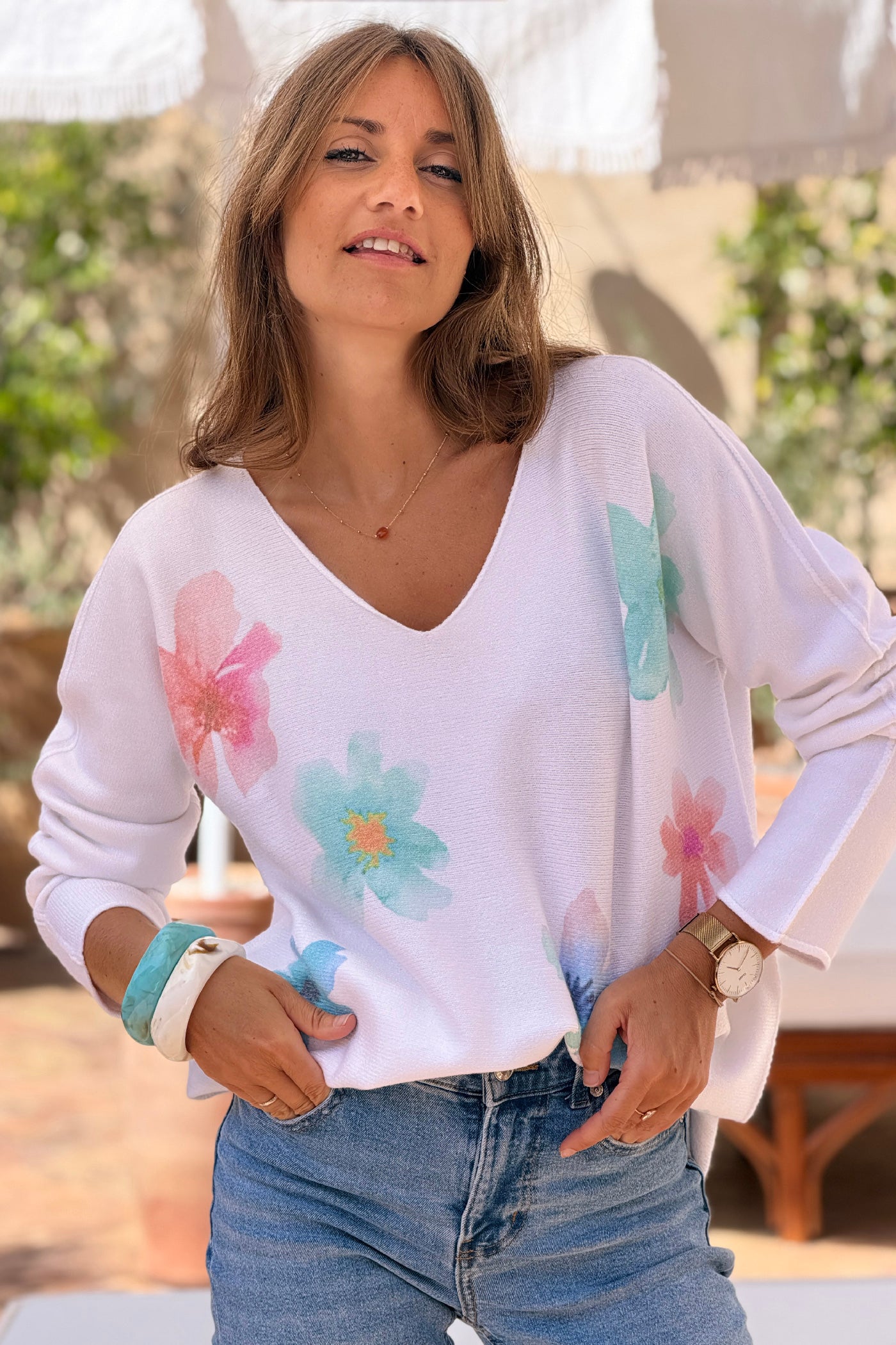 Pull blanc cassé tout doux motifs fleurs aquarelle tons rose et vert d'eau