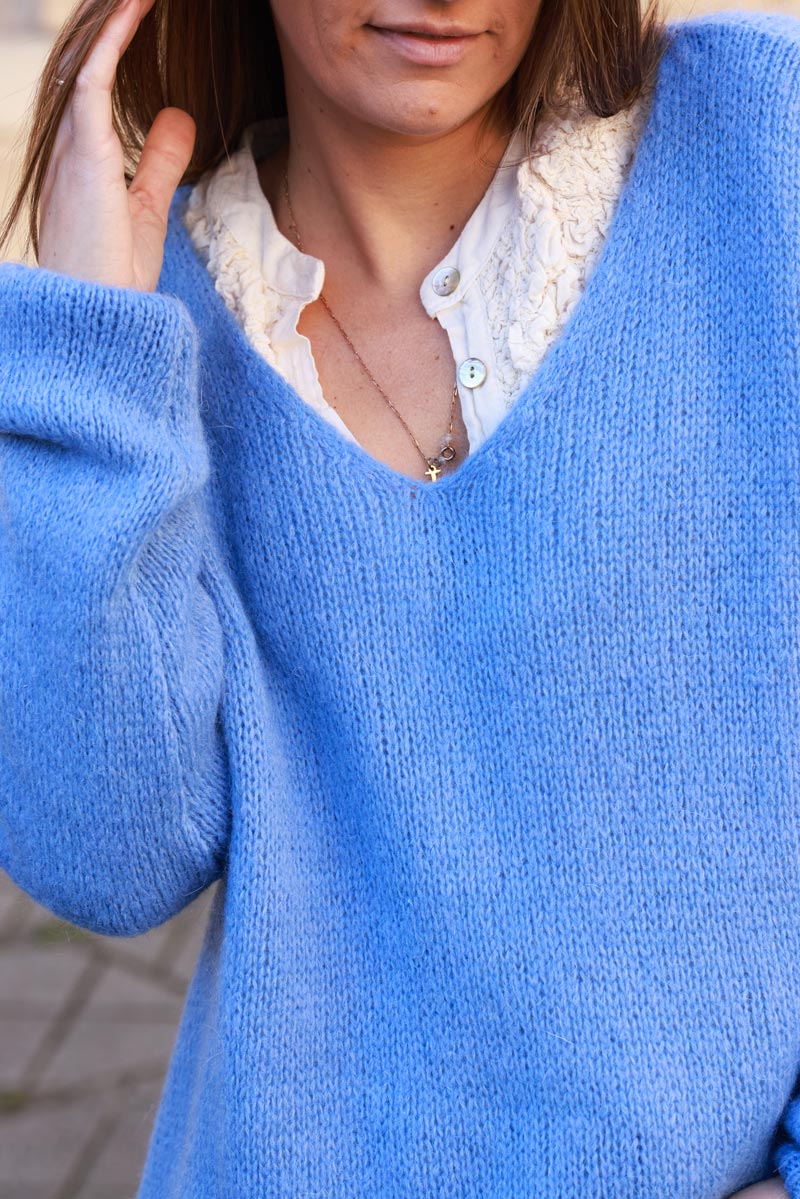 Pull bleu jean clair en maille mohair col v