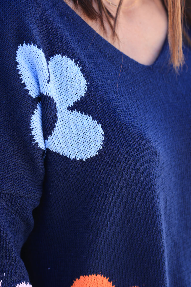 Pull bleu marine en maille coton fleurs colorées col v