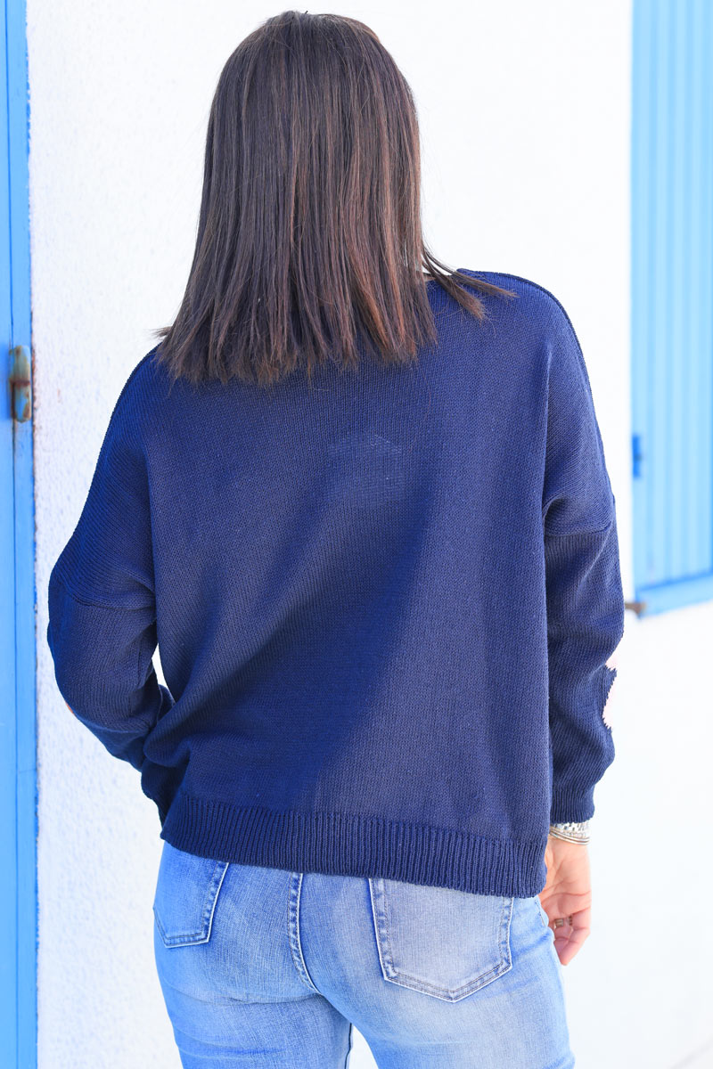 Jersey de punto de algodón azul marino con flores de colores y cuello en pico
