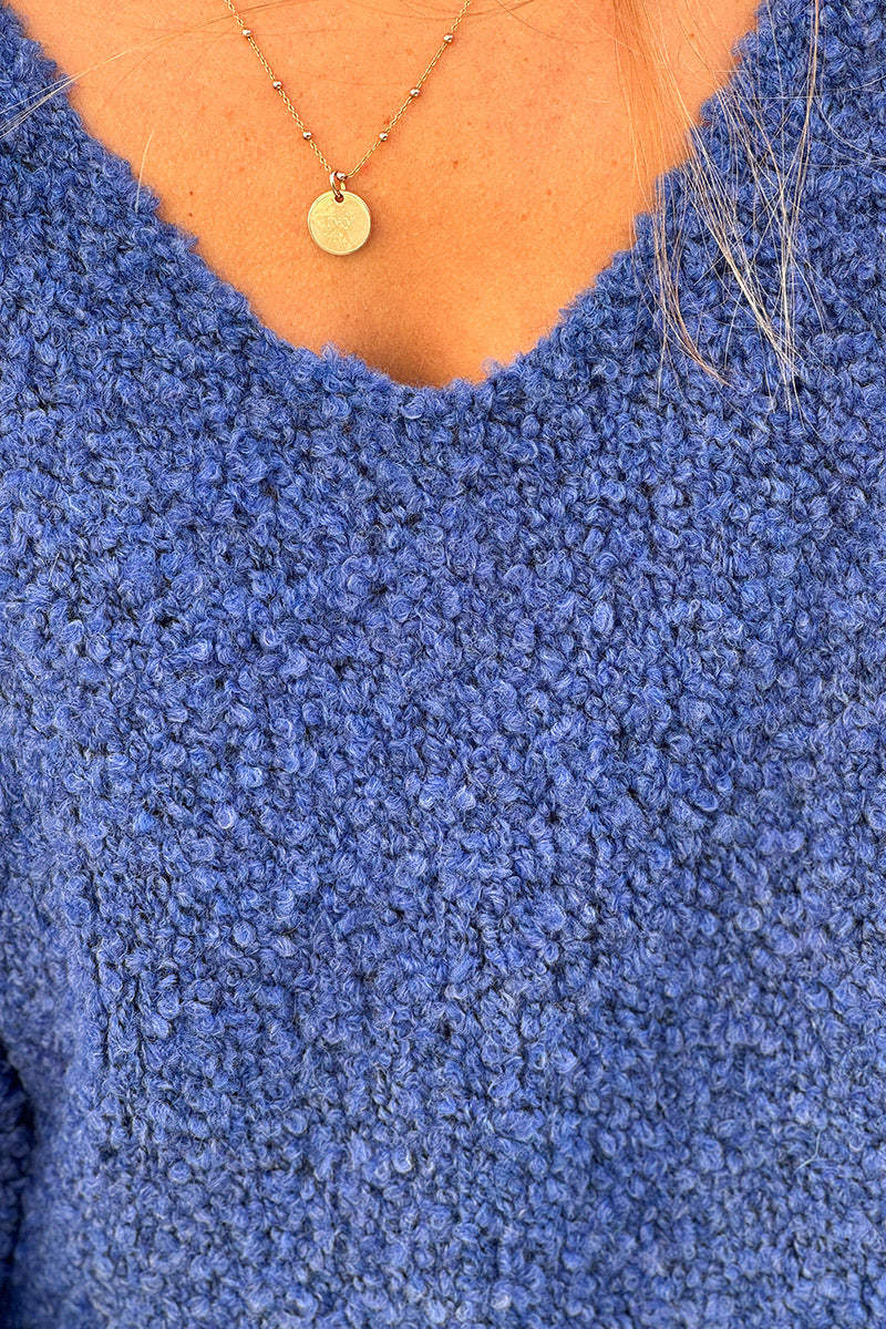 Suéter azul marino de punto grueso de alpaca bouclé con mangas murciélago y cuello en V