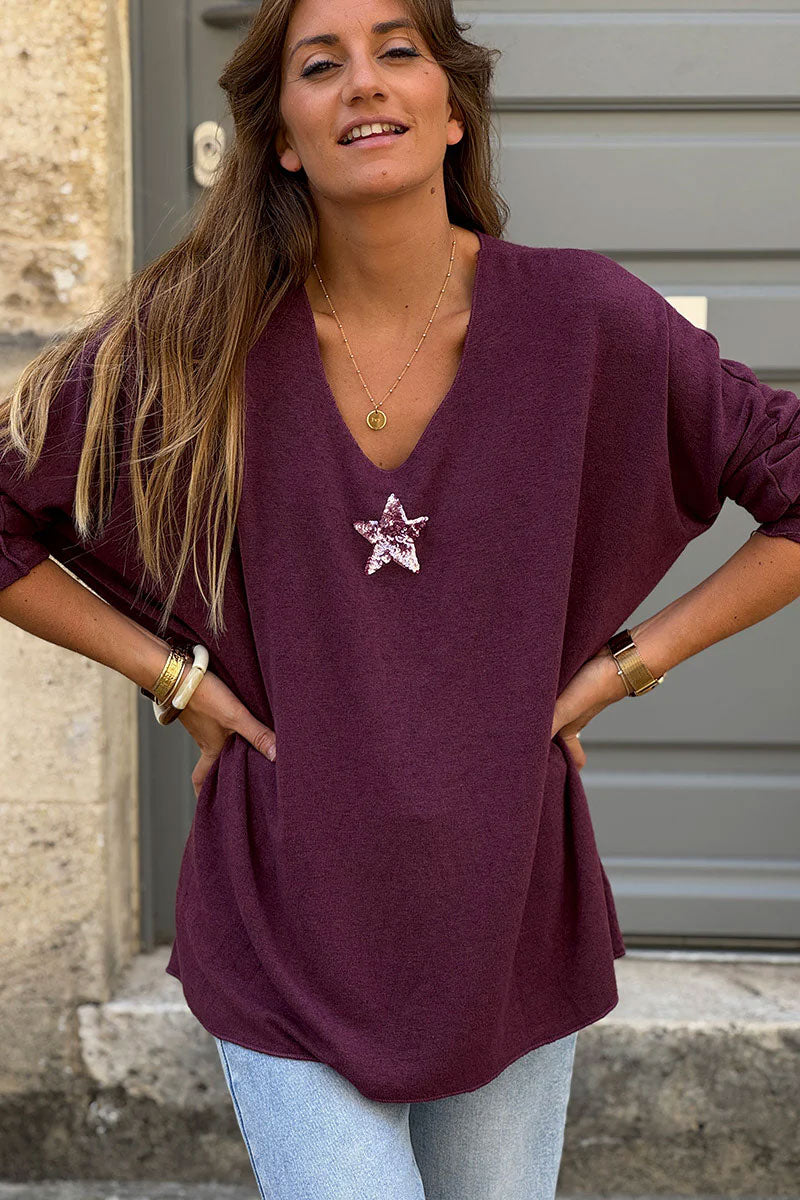 Pull aubergine col V petite étoile sequins