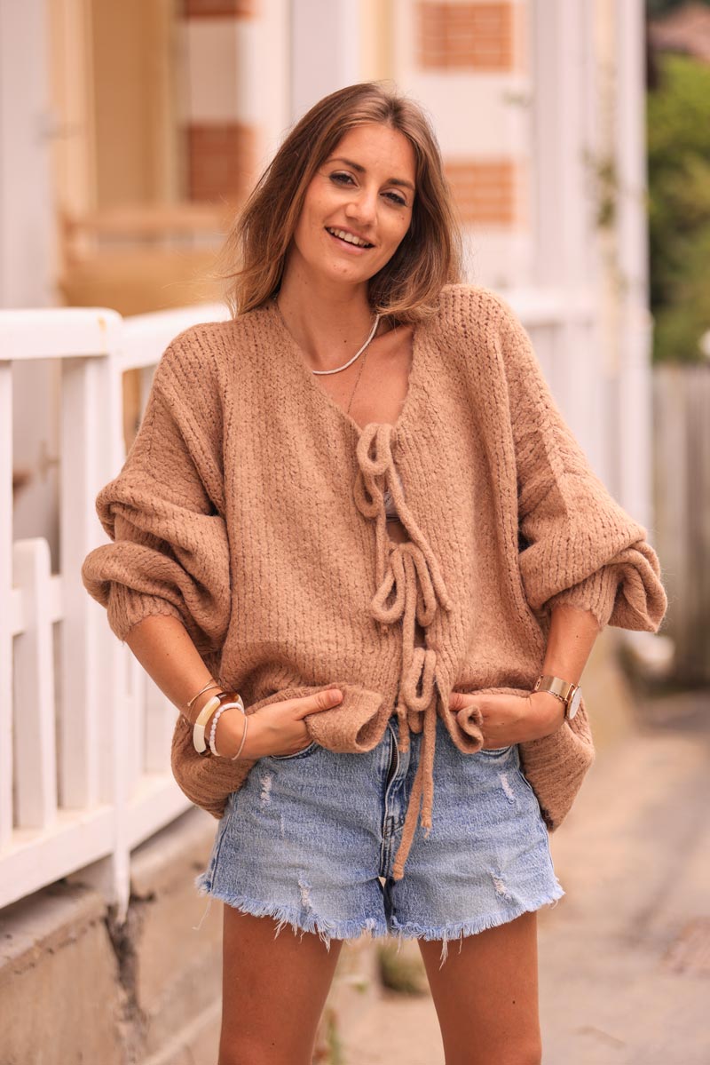 Pull douillet camel grosse maille nœuds à nouer