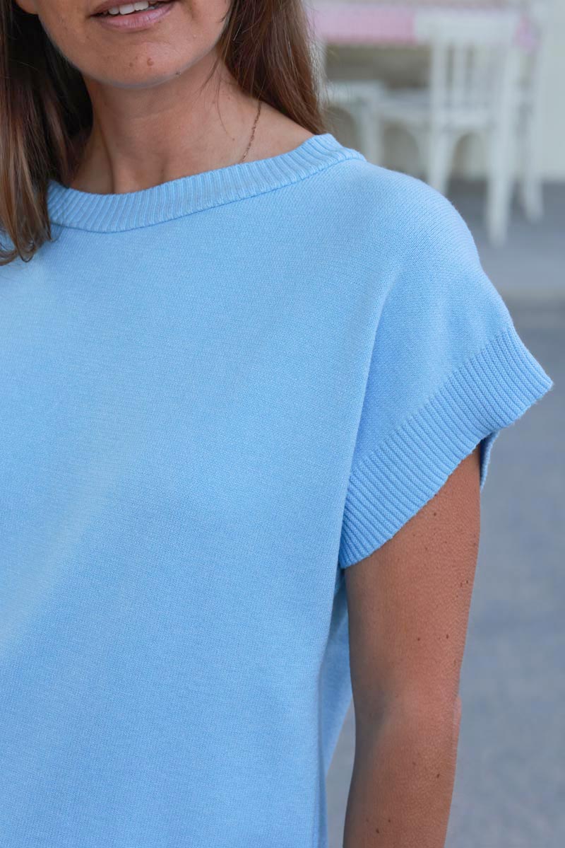 Pull doux bleu ciel en maille fine sans manches col rond