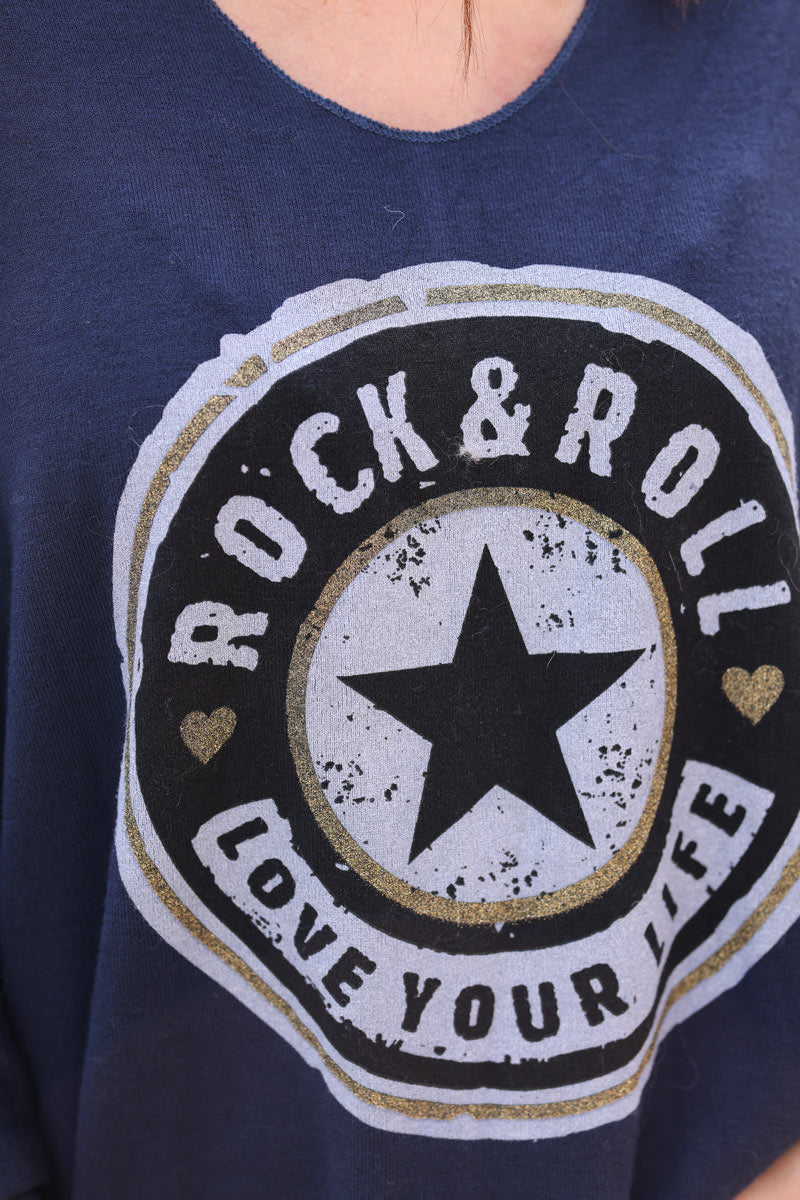 Jersey azul marino suave y cómodo con logo de estrella del rock and roll.