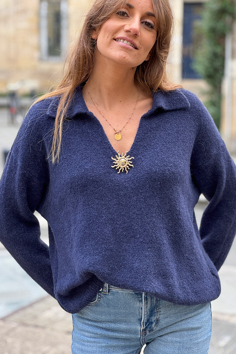 Pull doux et moelleux bleu marine baby alpaga avec col broche soleil dorée