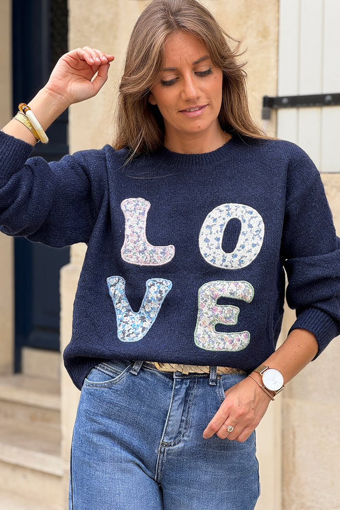Pull doux et moelleux bleu marine broderie LOVE fleurs liberty ...