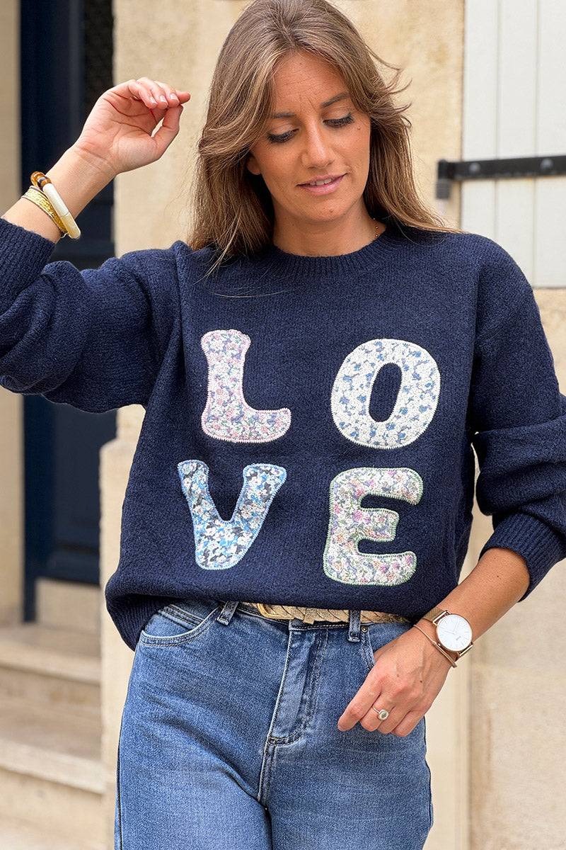 Pull doux et moelleux bleu marine broderie LOVE fleurs liberty