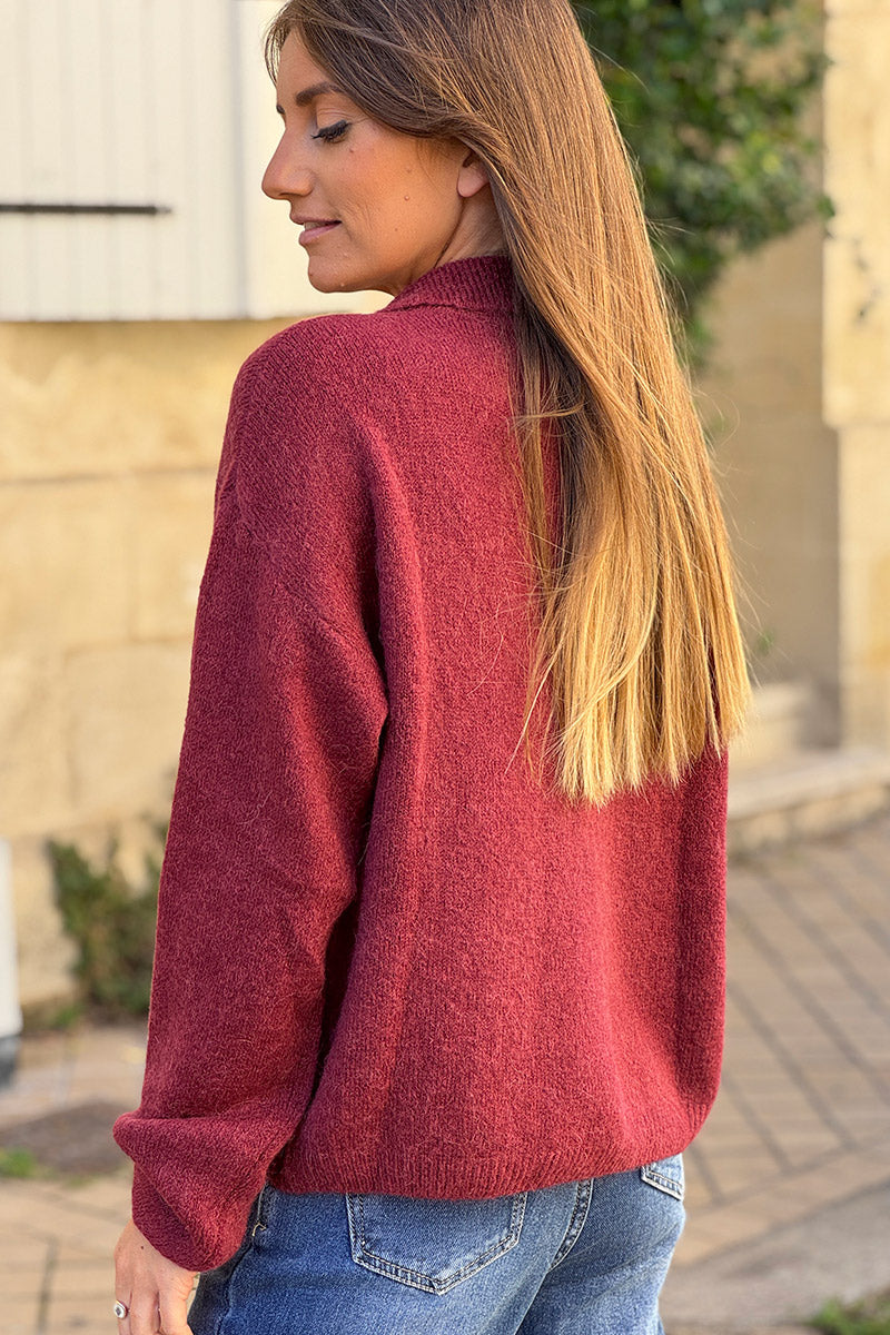 Pull doux et moelleux bordeaux baby alpaga avec col broche soleil dorée