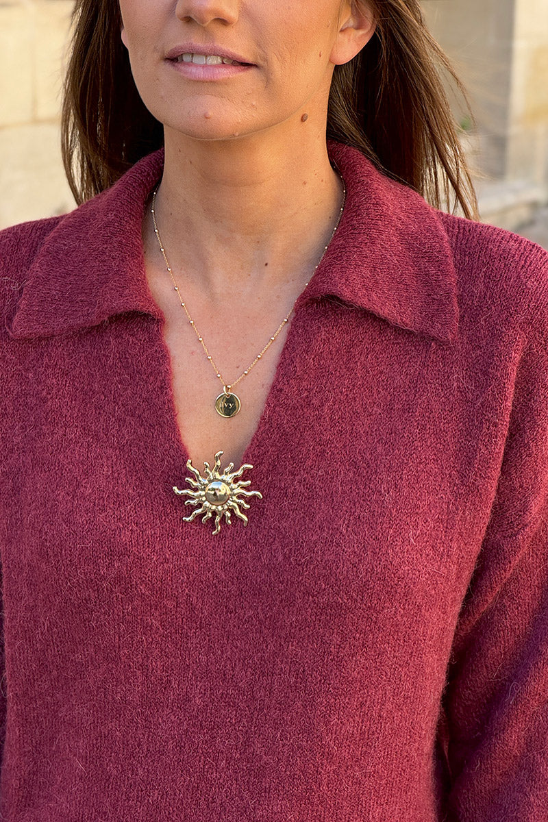 Pull doux et moelleux bordeaux baby alpaga avec col broche soleil dorée