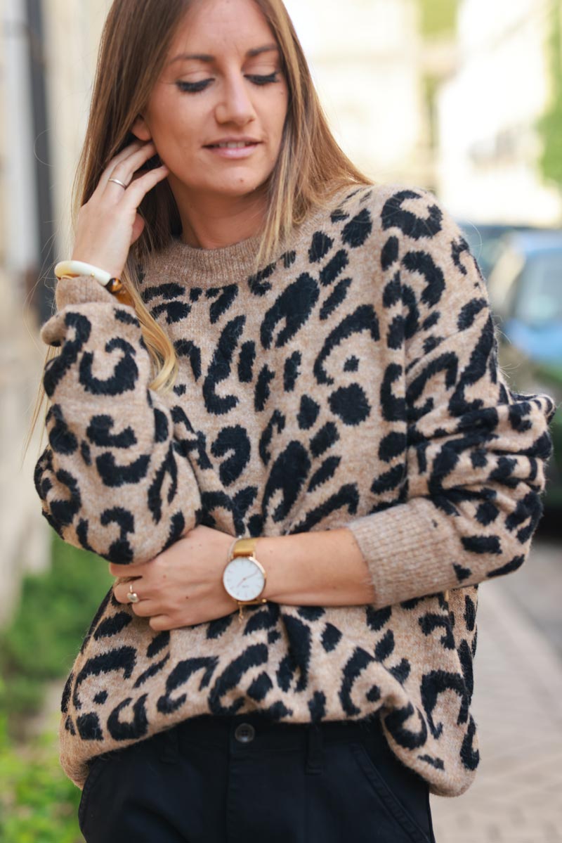 Camel cozy round neck sweater with leopard print