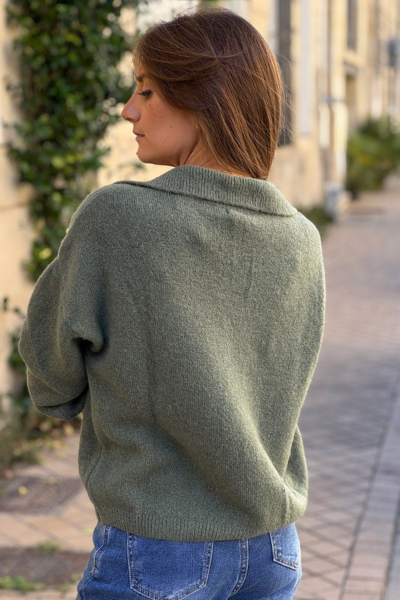 Pull doux et moelleux kaki baby alpaga avec col broche soleil dorée