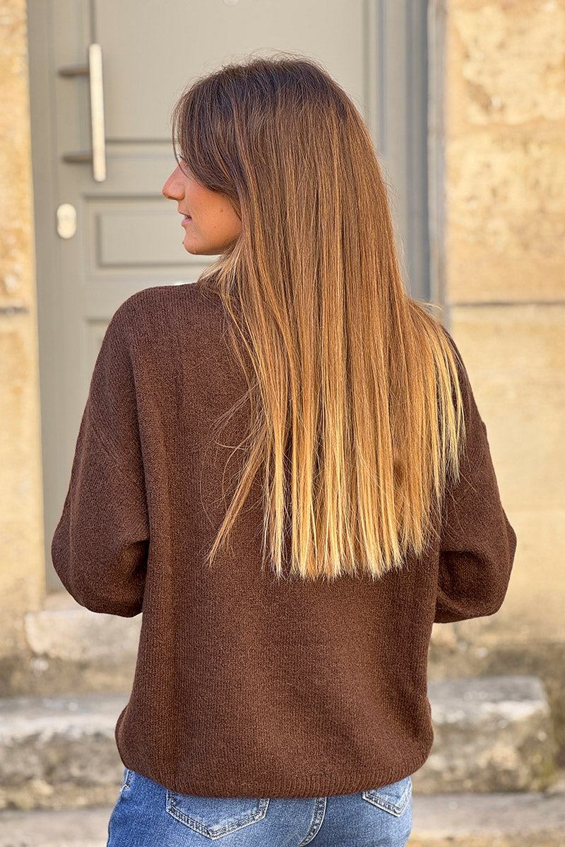 Pull doux et moelleux marron baby alpaga avec col broche soleil dorée