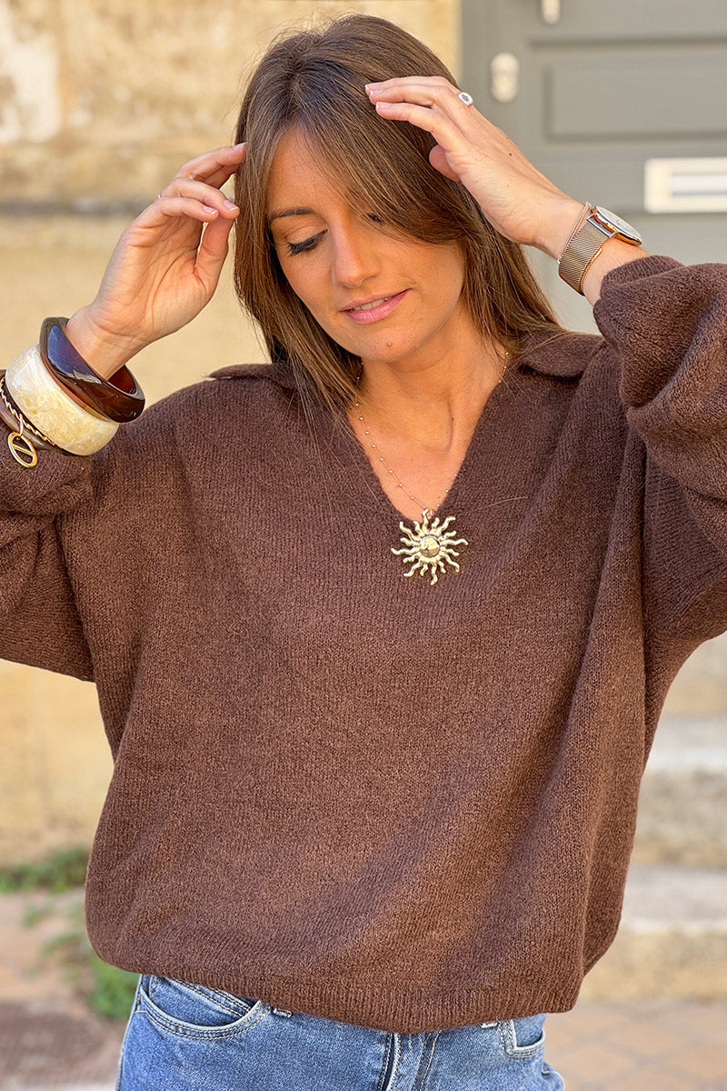 Pull doux et moelleux marron baby alpaga avec col broche soleil dorée