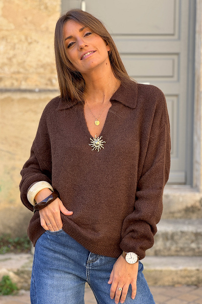 Pull doux et moelleux marron baby alpaga avec col broche soleil dorée