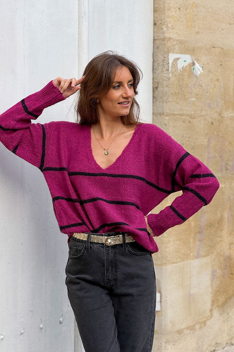 Pull doux lie de vin rayures noires col v
