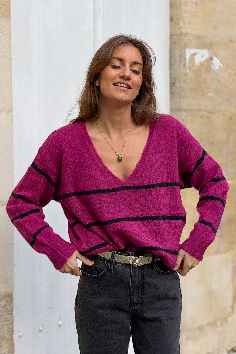 Pull doux lie de vin rayures noires col v