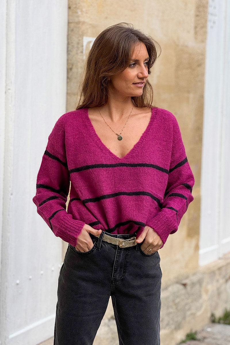 Pull doux lie de vin rayures noires col v