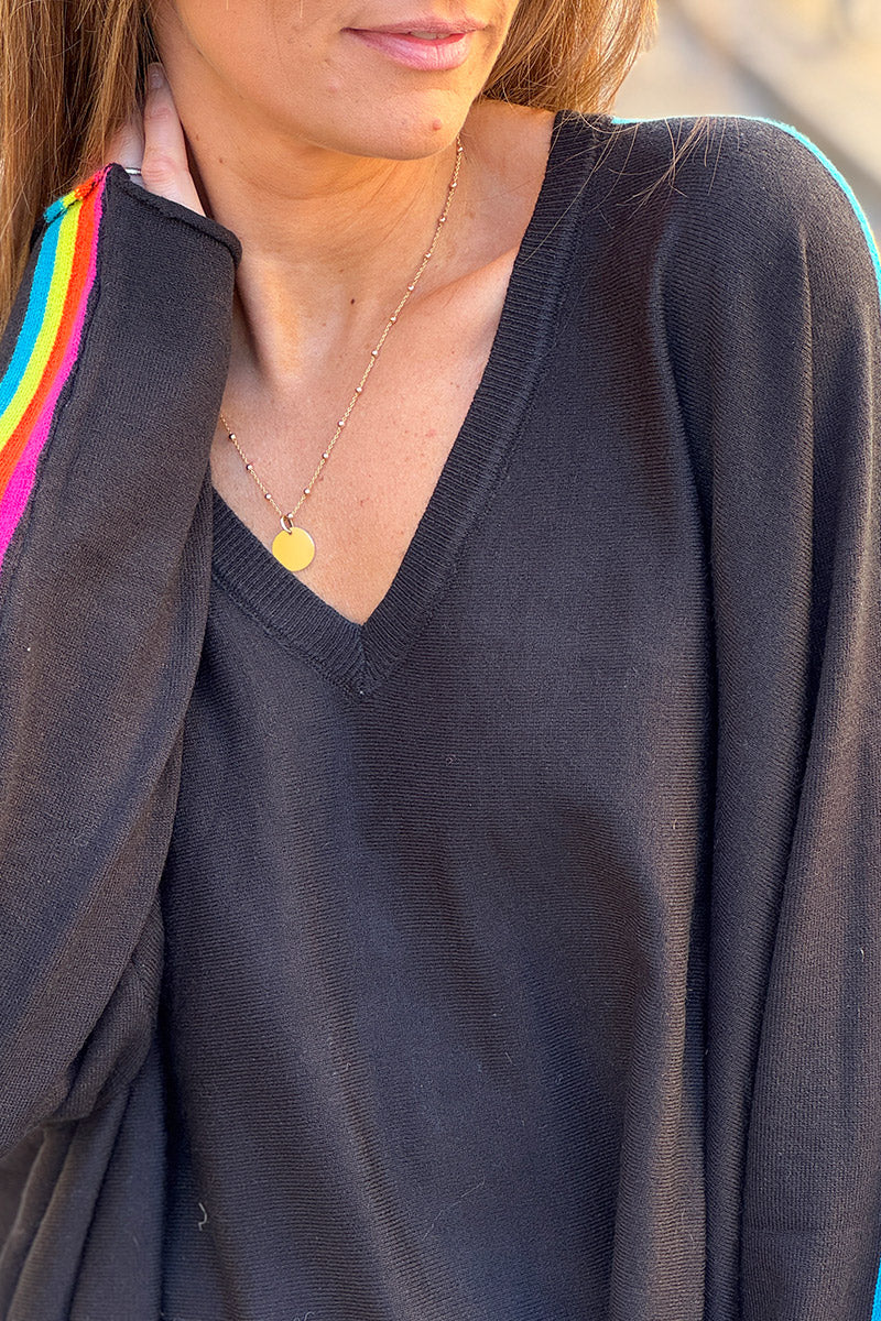 Pull doux noir col v manches rayures arc en ciel style vintage