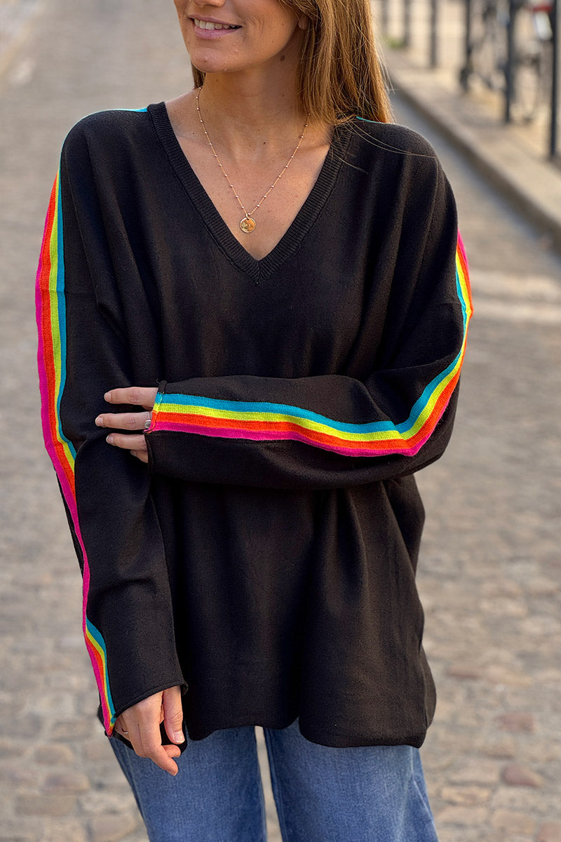 Pull doux noir col v manches rayures arc en ciel style vintage