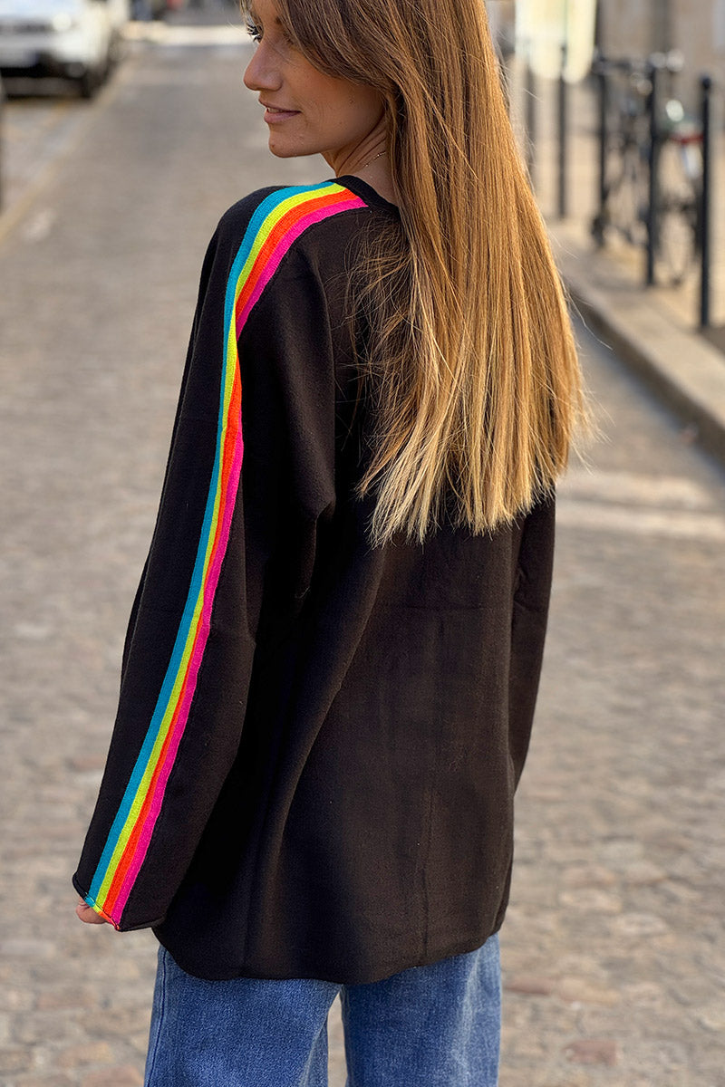 Pull doux noir col v manches rayures arc en ciel style vintage