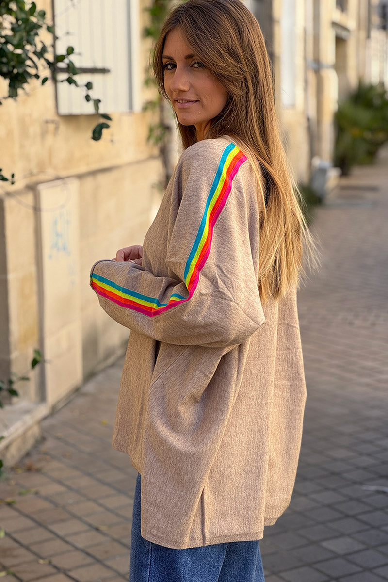 Pull doux taupe col v manches rayures arc en ciel style vintage
