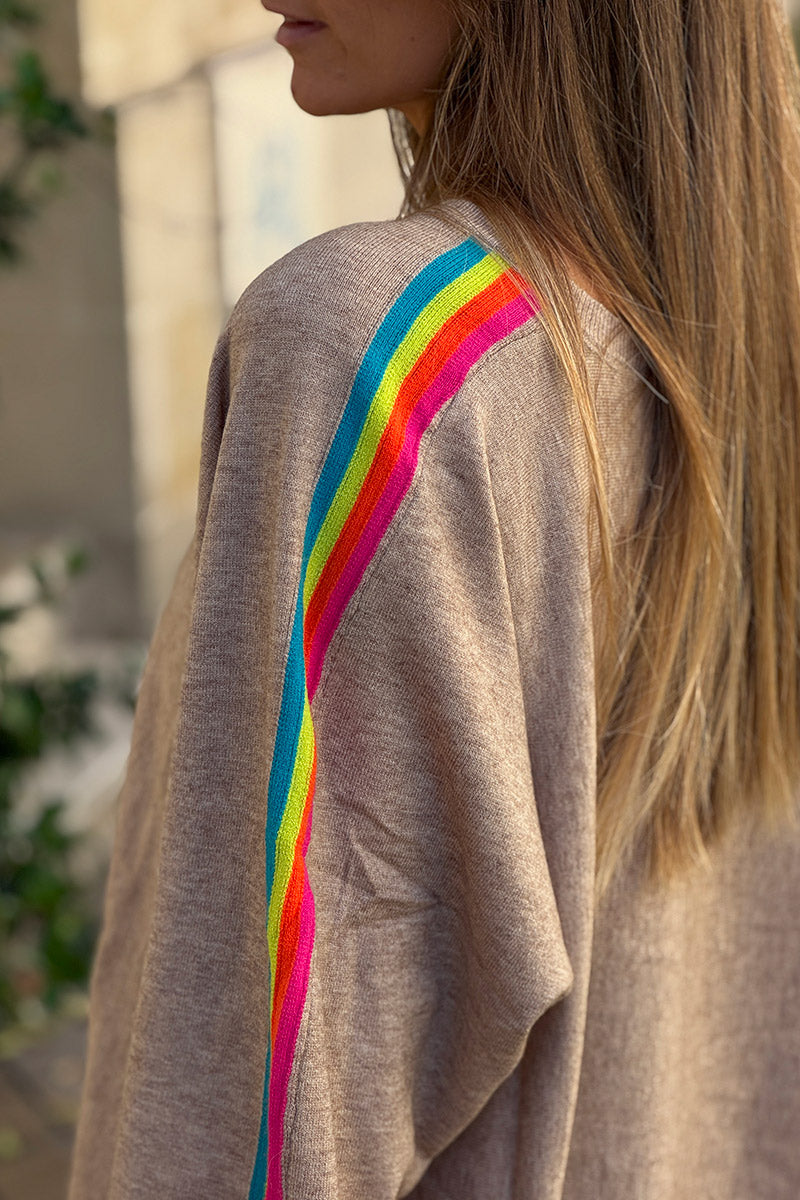 Pull doux taupe col v manches rayures arc en ciel style vintage