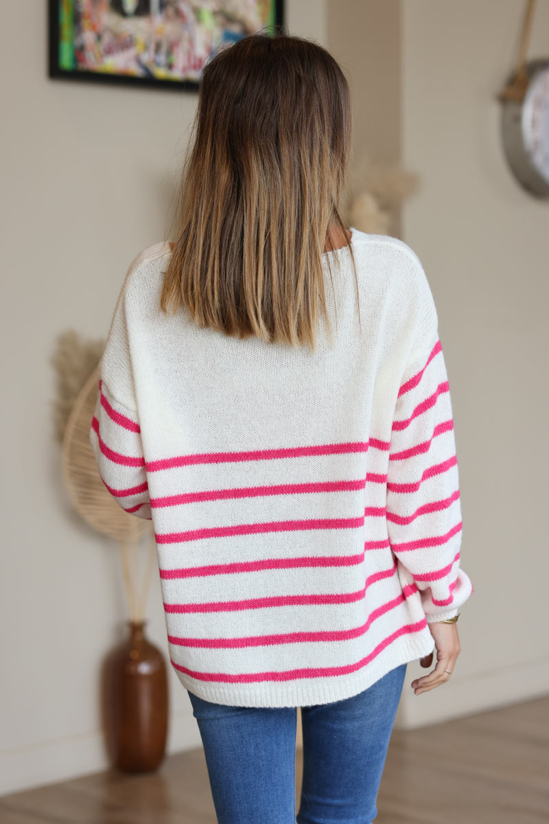 Pull en maille blanc cassé à rayures style marinière col v Amour bouclettes fuchsia