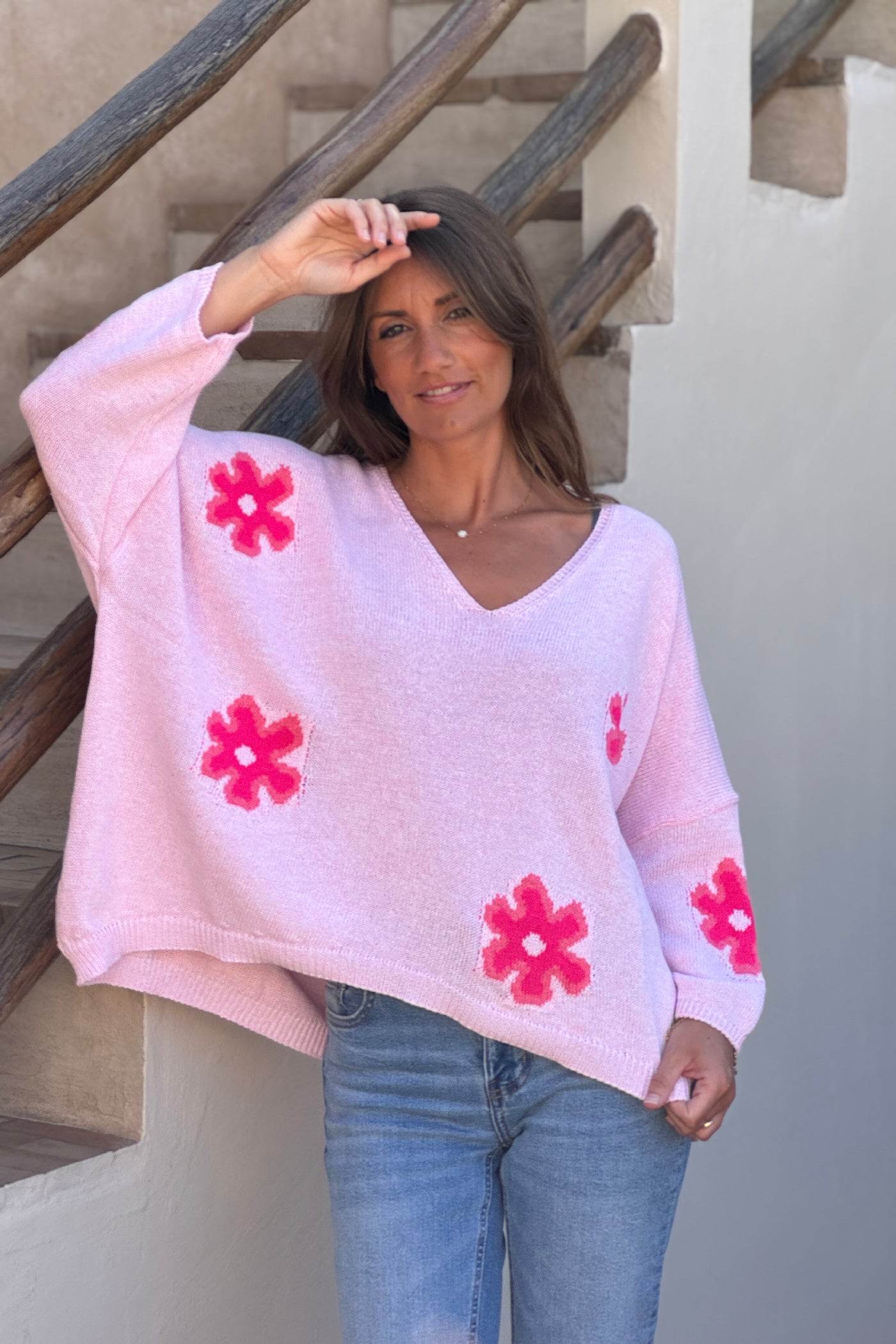 Pull en maille coton rose motif fleurs marguerites dégradées fuchsia