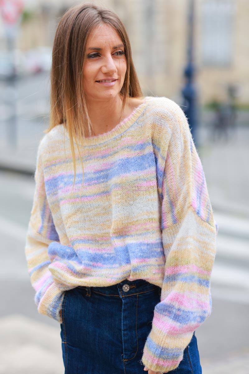 Pull en maille rayures pastel resserré à la taille