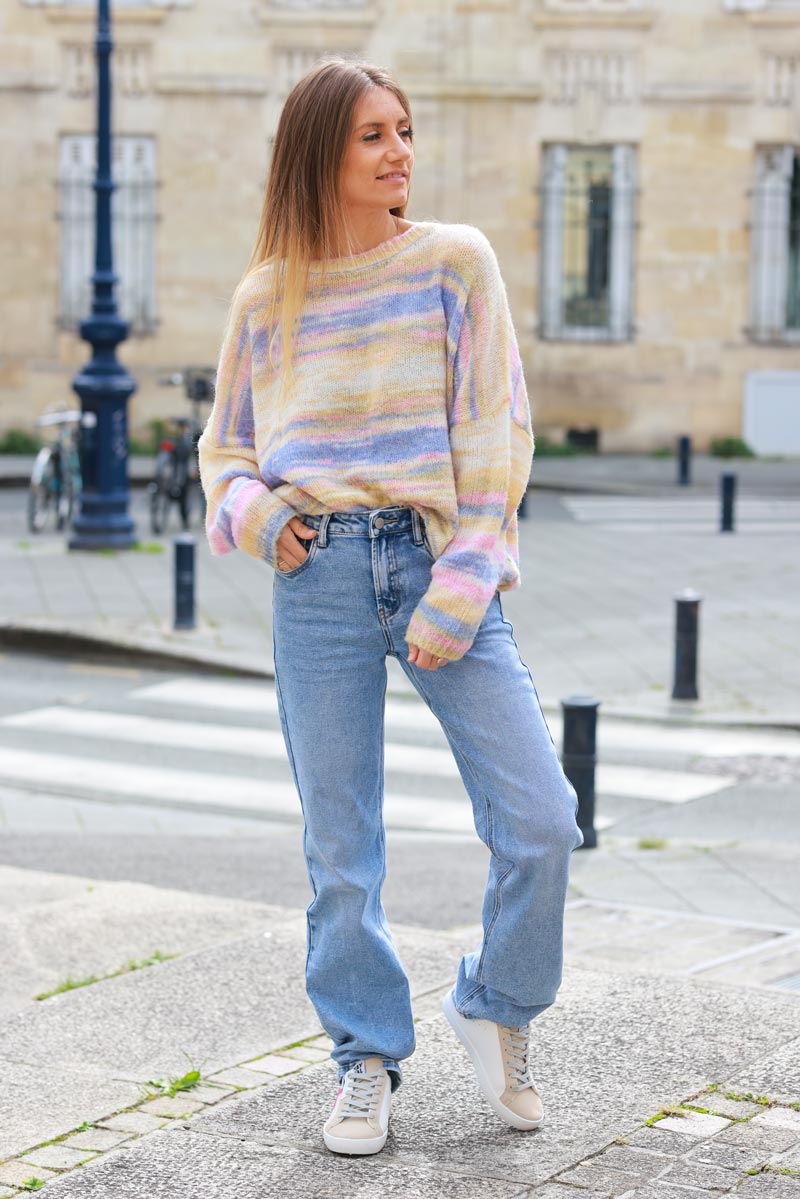 Pull en maille rayures pastel resserré à la taille