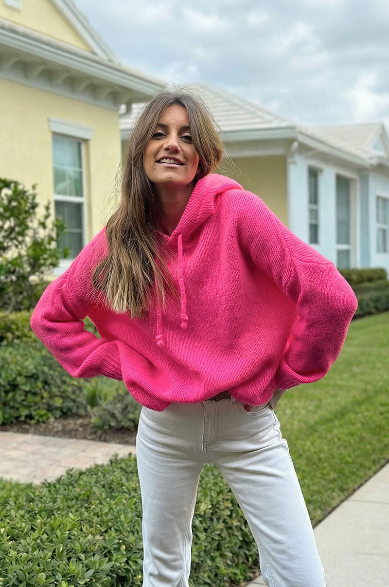 Pull fuchsia fluo en maille mohair à capuche avec cordons