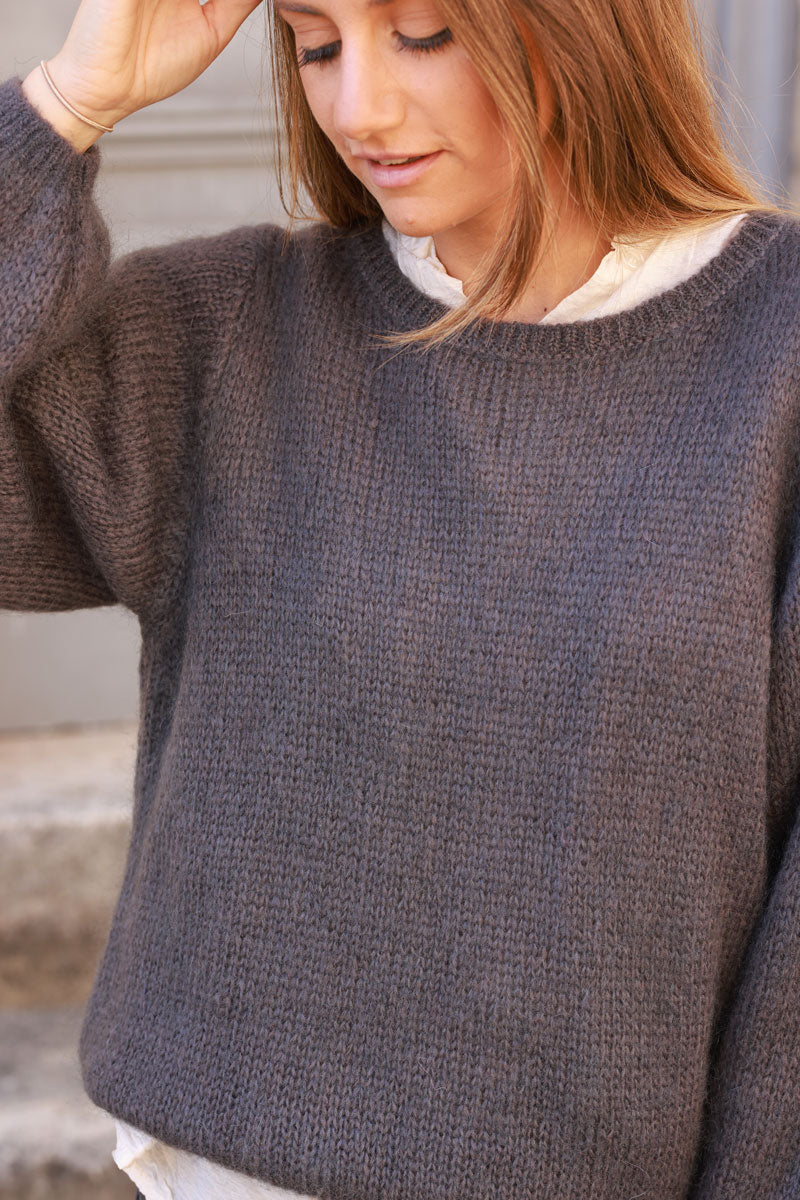 Jersey de punto gris oscuro con manga abullonada y cuello redondo