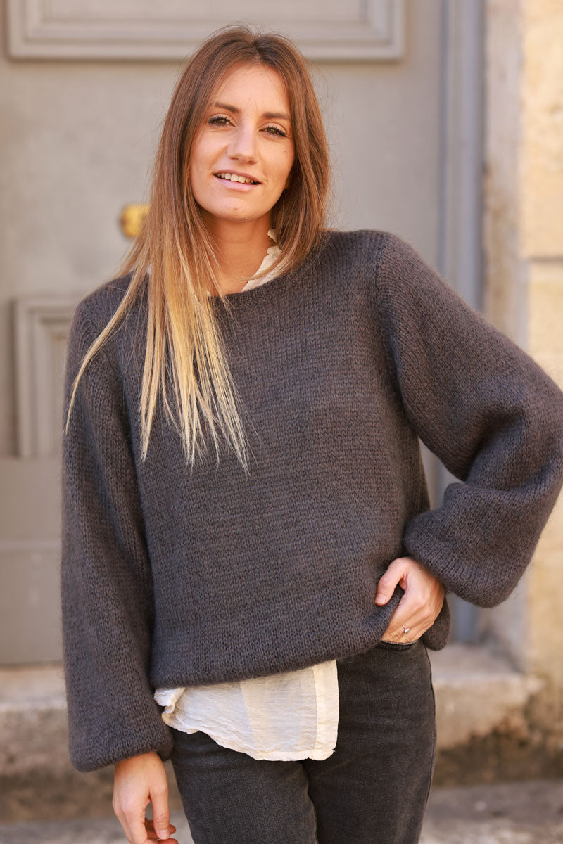 Pull gris foncé en maille manches bouffantes col rond