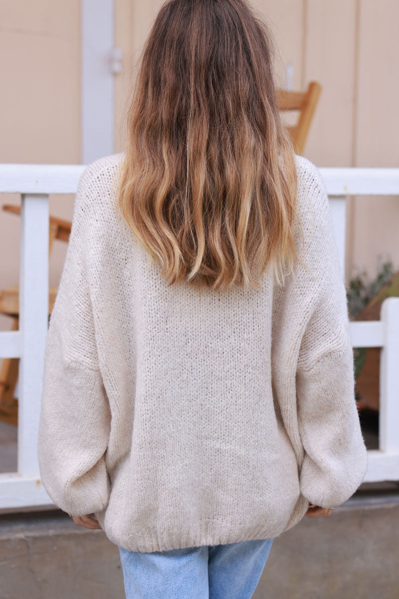 Pull grosse maille écrue en mohair avec écharpe en maille manches bouffantes