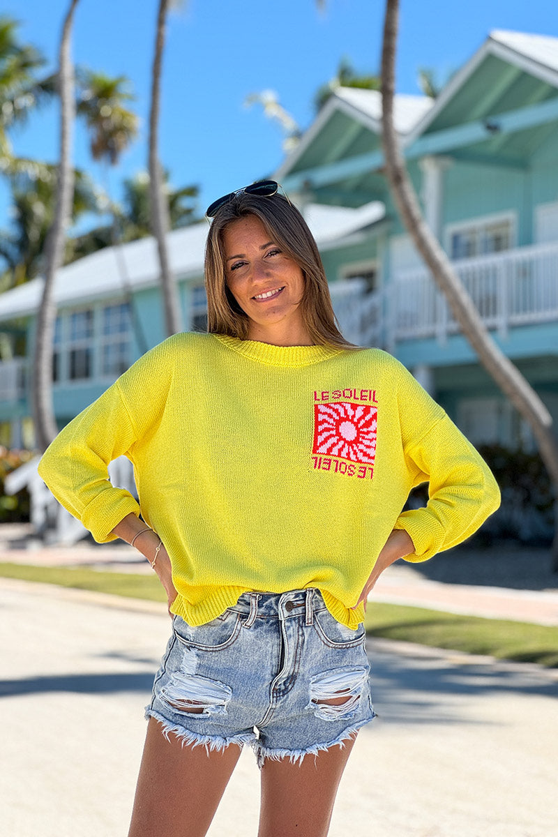 Pull jaune en maille coton mélangé motif Le Soleil coloré au dos