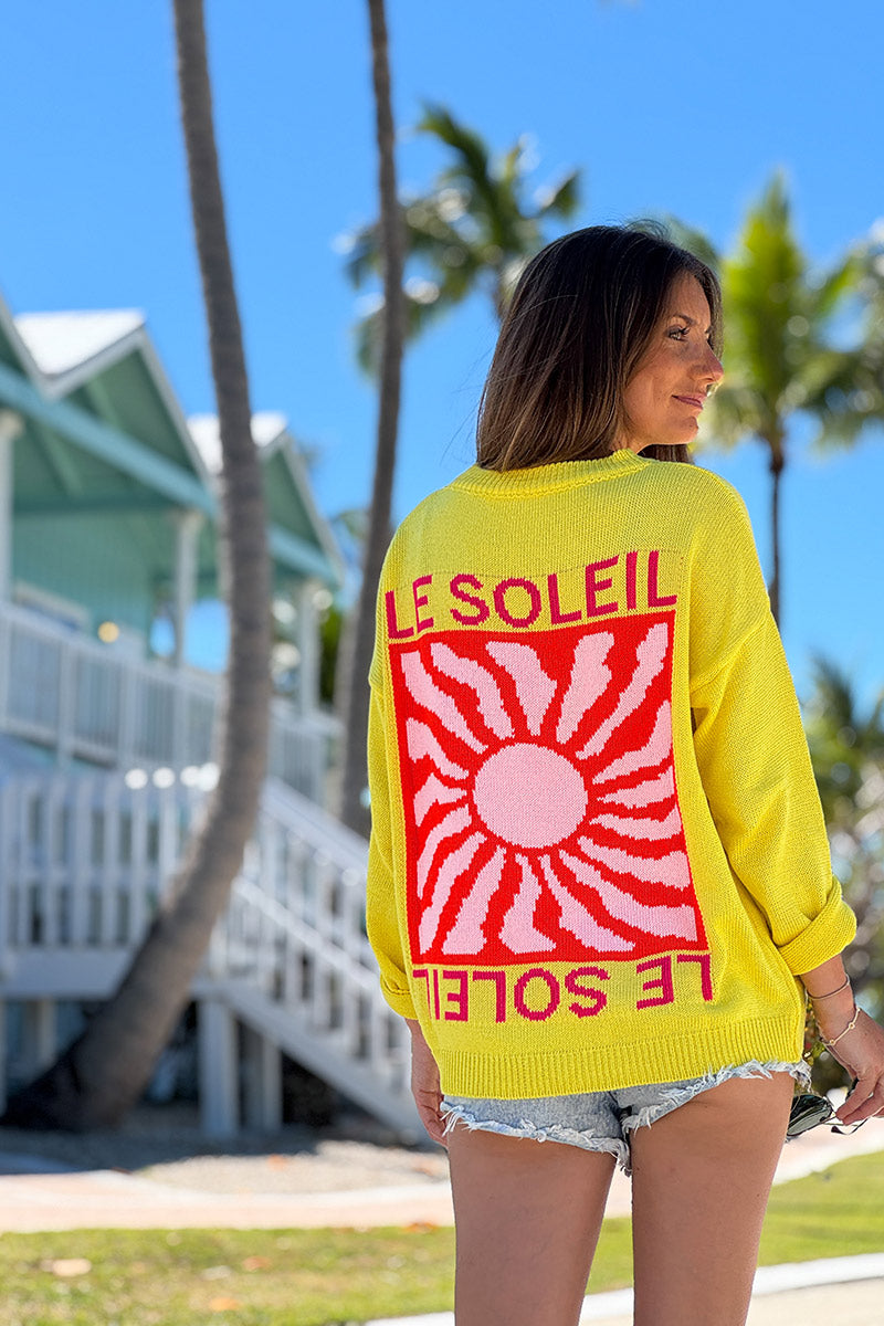 Pull jaune en maille coton mélangé motif Le Soleil coloré au dos