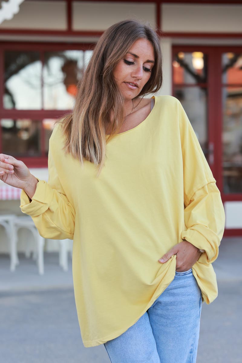 Pull jaune large oversize col rond en coton stretch coutures apparentes