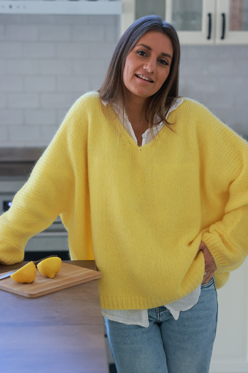 Pull jaune en maille col v manches chauve souris