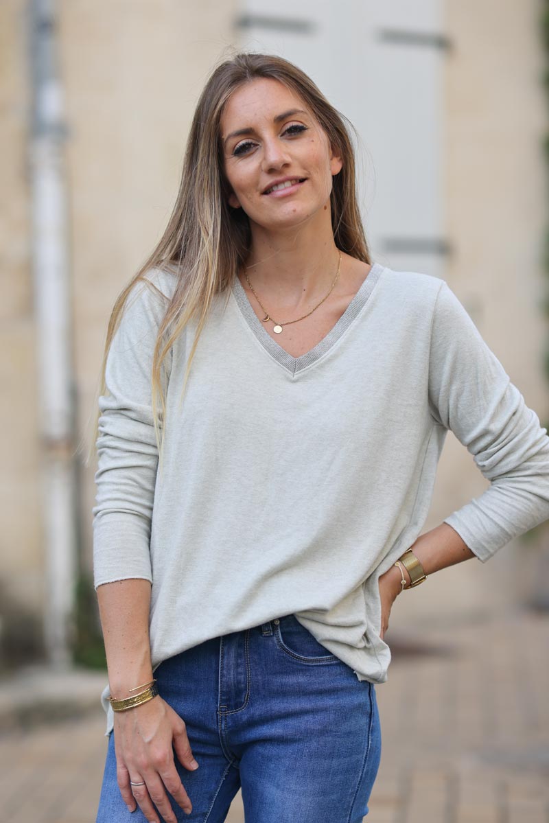 Pull jersey beige tout doux col v brillant H314 (1)