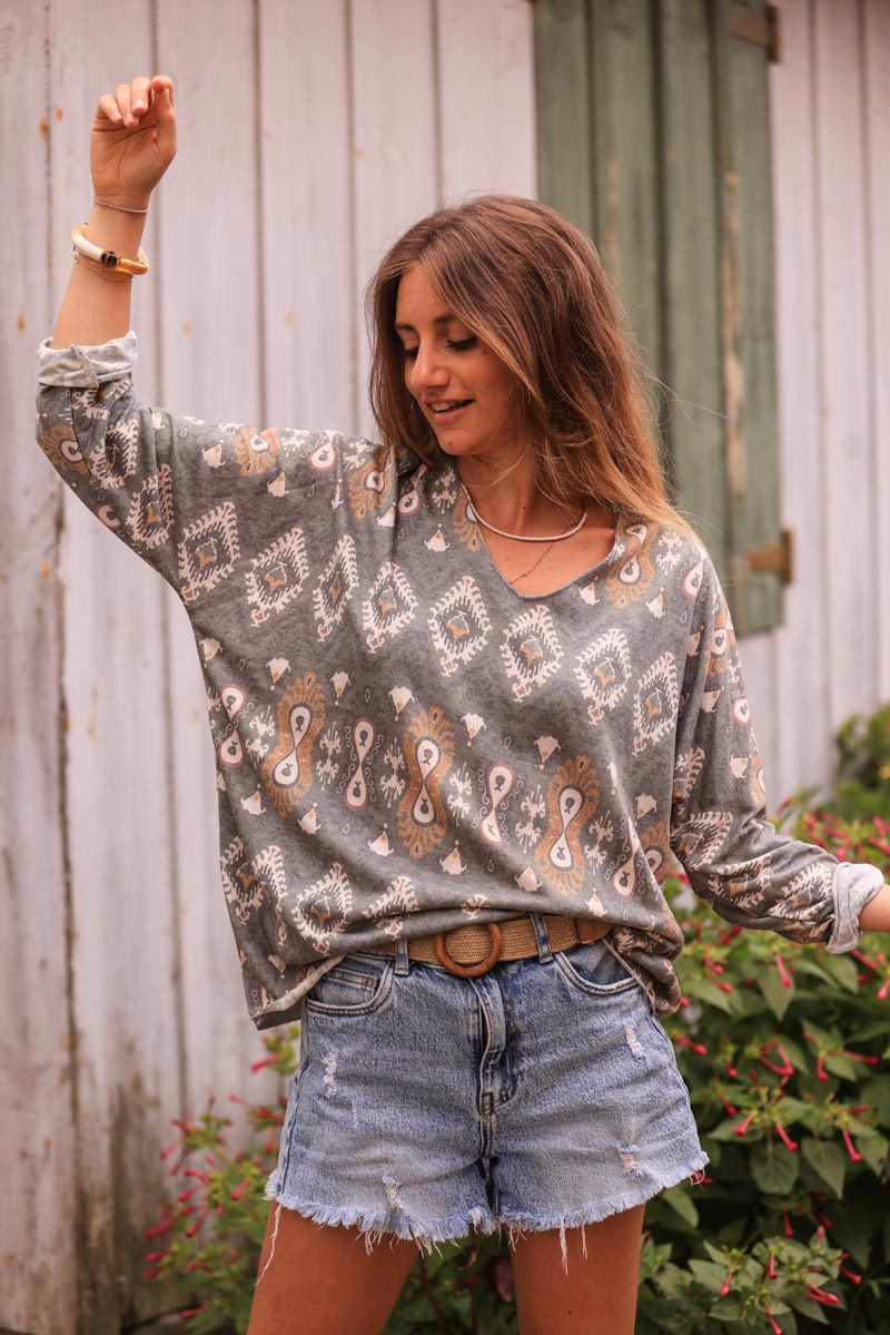 Khaki fine knit jersey sweater with aztec print